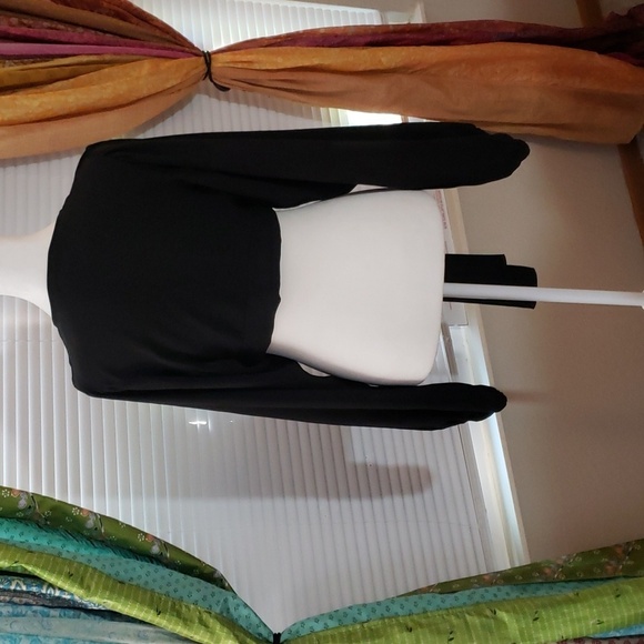 BOOHOO Bell Sleeve Cropped Tie Up Blouse - Picture 4 of 7